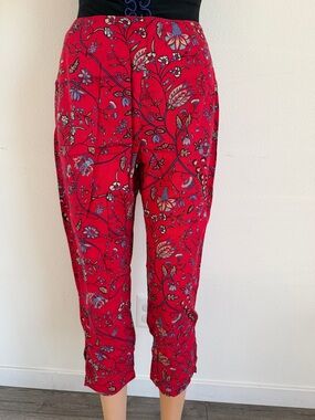 Red Floral Crop Pants - Women's Stylish Print